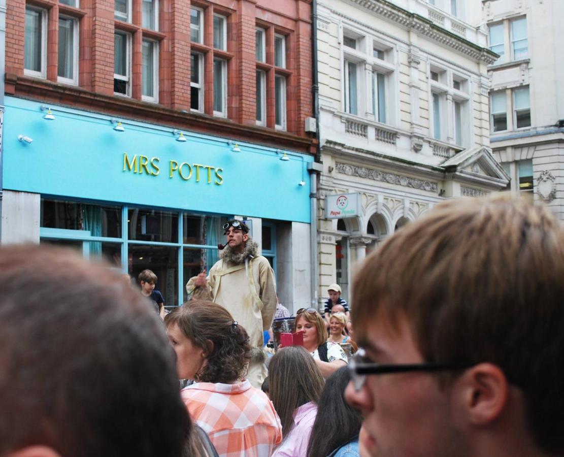 Mrs Potts Hostel Cardiff Buitenkant foto