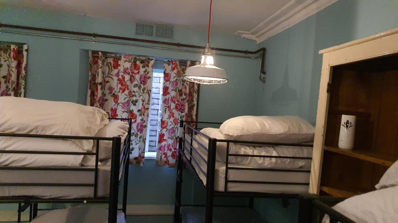 Mrs Potts Hostel Cardiff Buitenkant foto