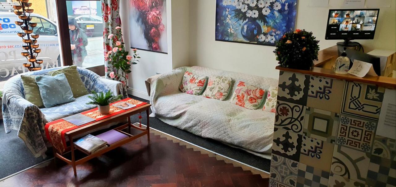 Mrs Potts Hostel Cardiff Buitenkant foto