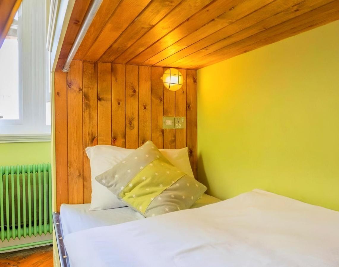 Mrs Potts Hostel Cardiff Buitenkant foto