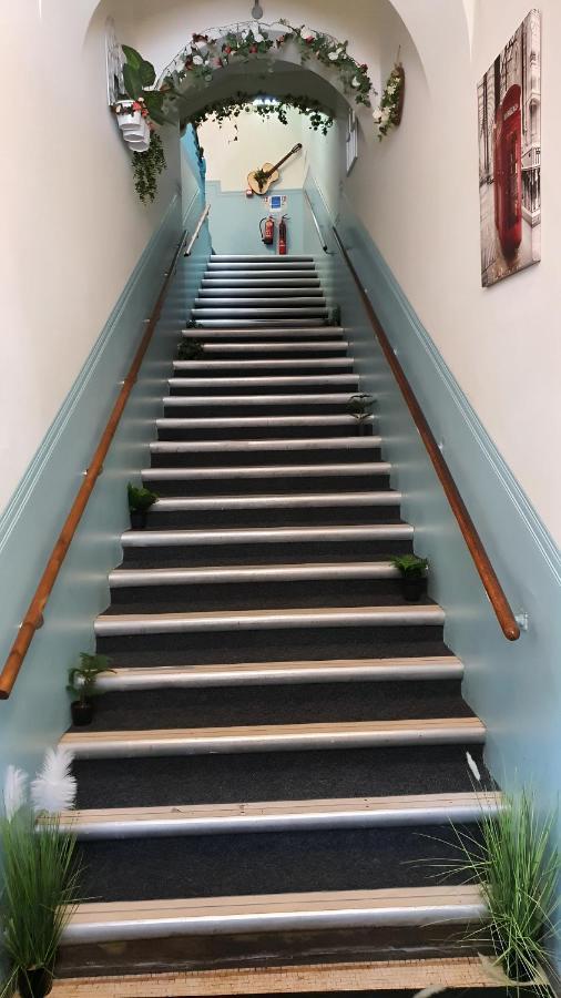 Mrs Potts Hostel Cardiff Buitenkant foto