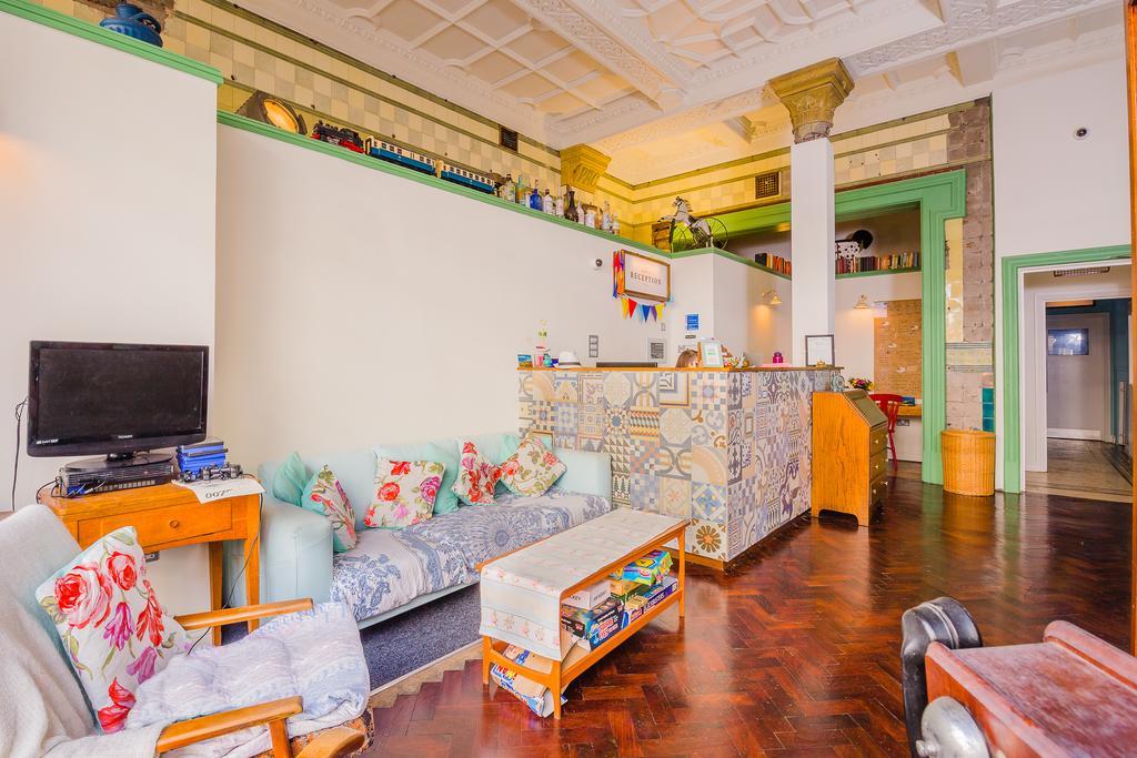 Mrs Potts Hostel Cardiff Buitenkant foto