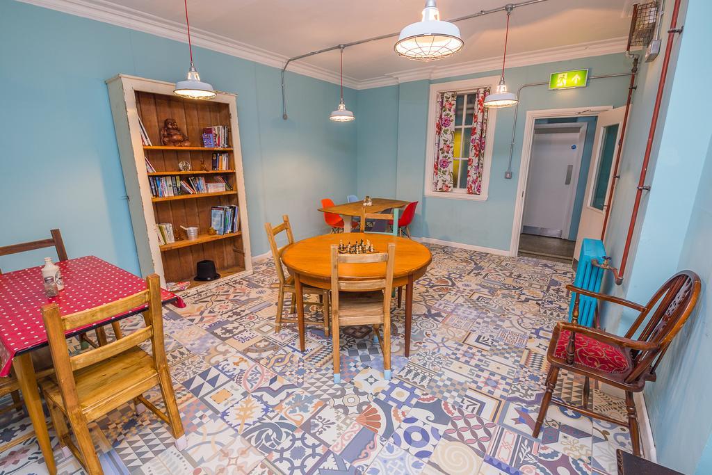 Mrs Potts Hostel Cardiff Buitenkant foto