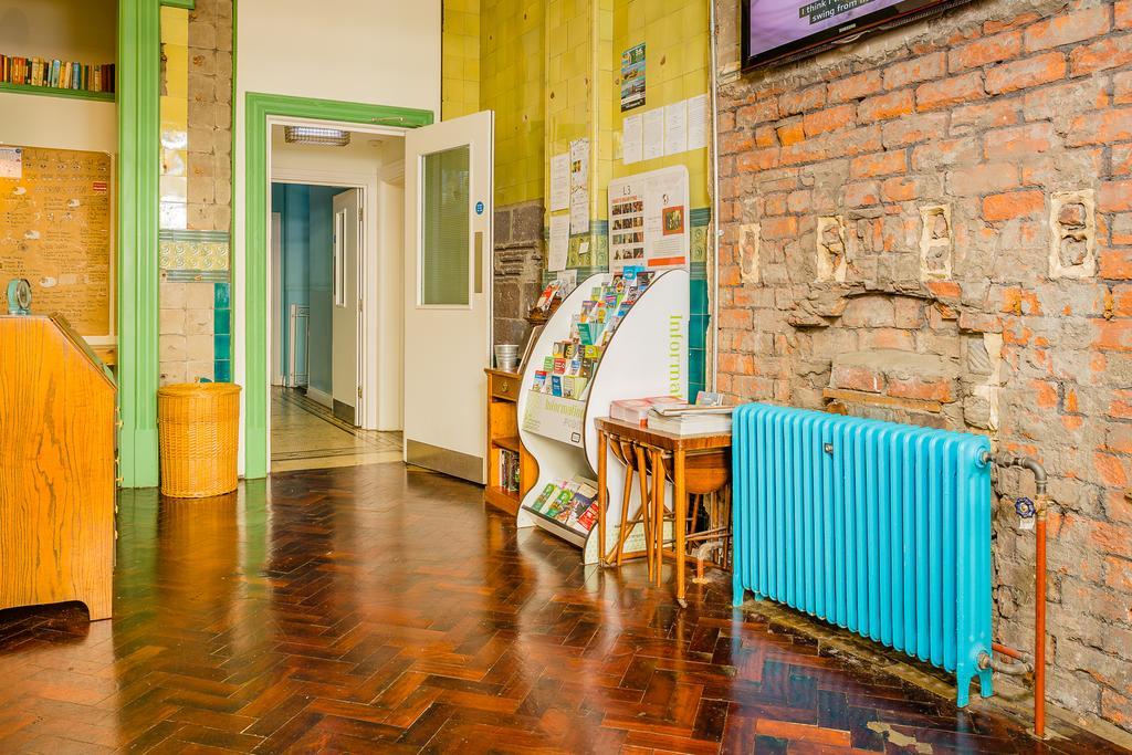 Mrs Potts Hostel Cardiff Buitenkant foto