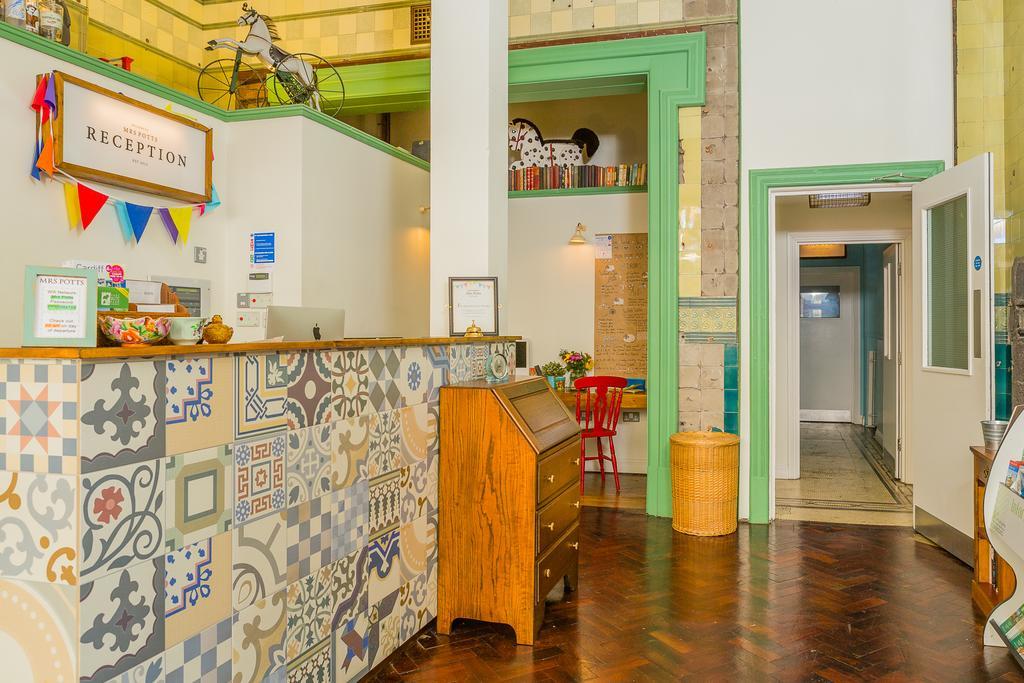 Mrs Potts Hostel Cardiff Buitenkant foto