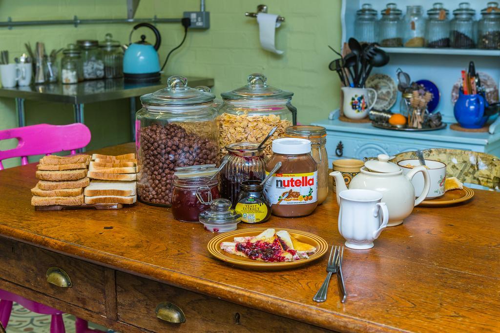 Mrs Potts Hostel Cardiff Buitenkant foto